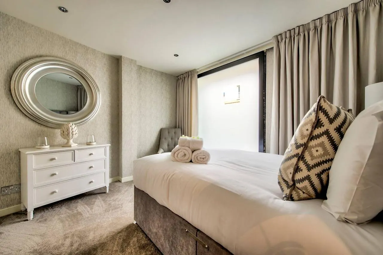 Altido Stunning And Modern 3Bedroom Mews House With Parkingエディンバラ 別荘